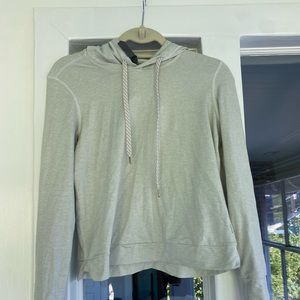 Vuori Women’s Halo essential Hoody in XS